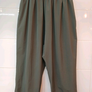 올리브색 밴딩 와이드 바지 free 이미지