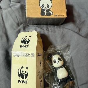 베어브릭 팬더 100% 이미지