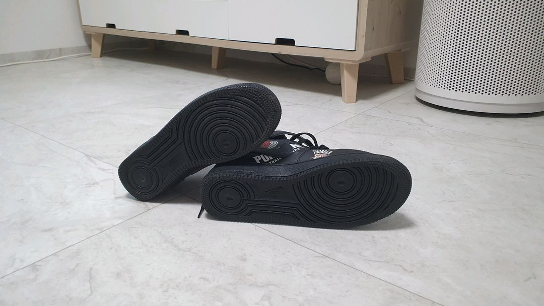 나이키 x 슈프림 x NBA 에어 포스 1 미드 블랙 이미지