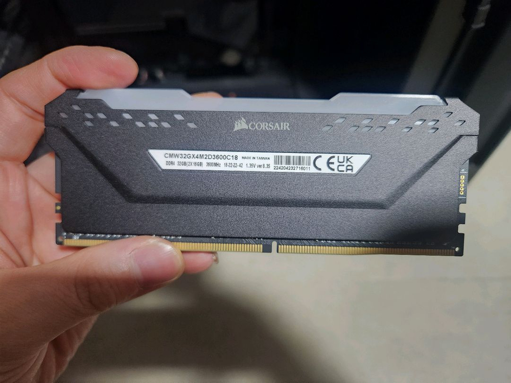 32GB(16GBx2)커세어 DDR4 RGB RAM 판매 이미지