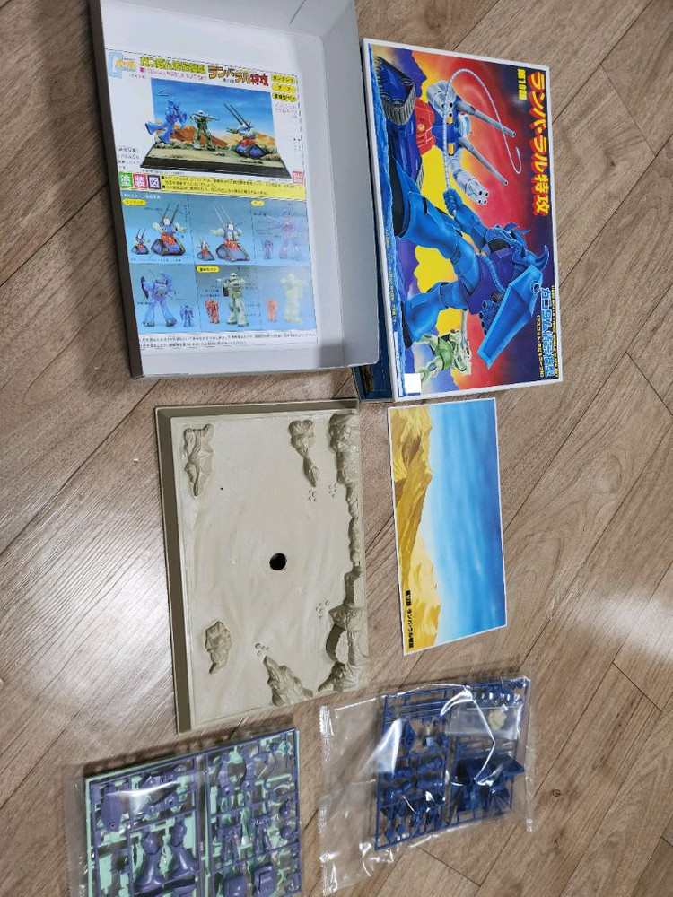 건담 프라모델 세트 이미지