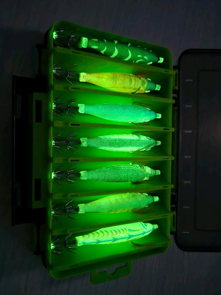 형광.야광 쭈꾸미.갑오징어 에기 7개 세트(10cm) + 전용케이스 이미지