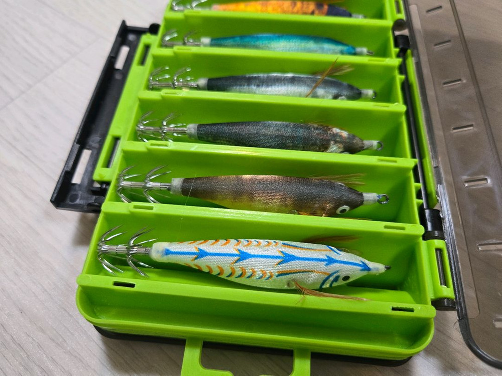 형광.야광 쭈꾸미.갑오징어 에기 7개 세트(10cm) + 전용케이스 이미지