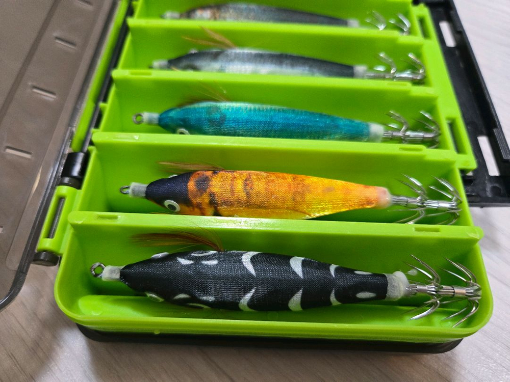 형광.야광 쭈꾸미.갑오징어 에기 7개 세트(10cm) + 전용케이스 이미지