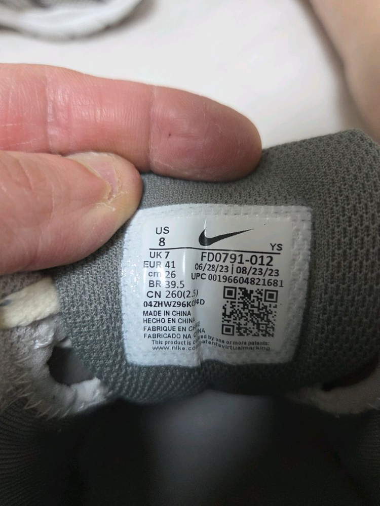 나이키 줌보메로5 프리미엄 아이언오어 260 팝니다 이미지