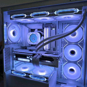 7800X3D 9070XT 화이트 PC 이미지