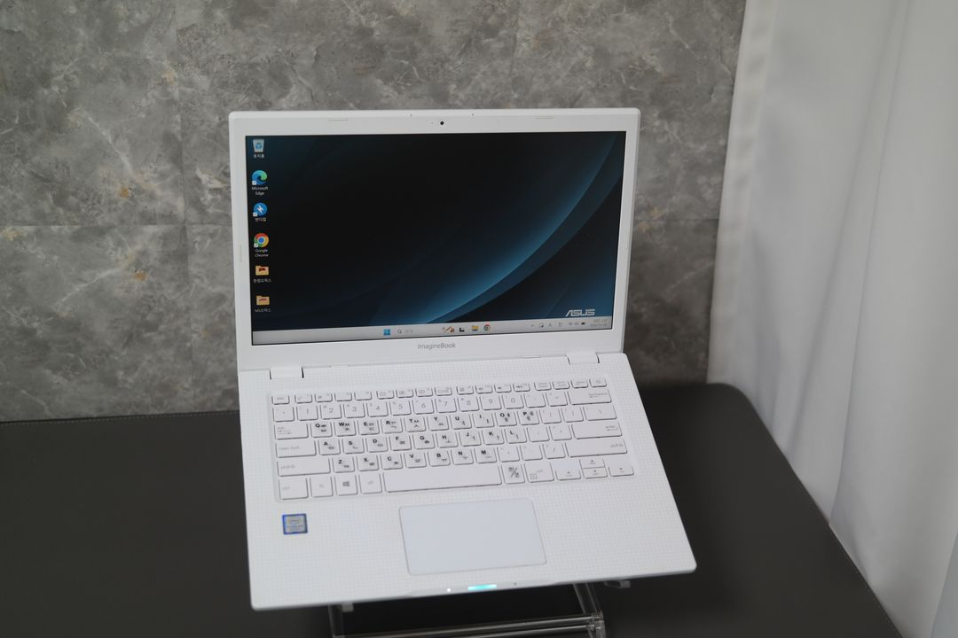 ASUS 이메진북 팬리스 무소음 노트북 이미지