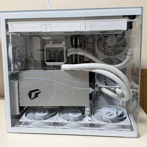 9600x 4070ti 듀얼 수냉 화이트 게이밍 데스크탑 PC 이미지