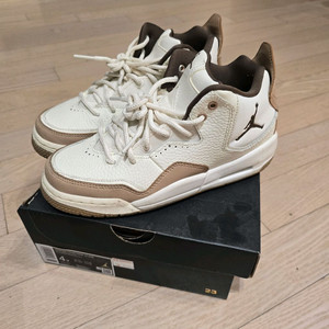 키즈 운동화 조던 코트사이드 230 이미지