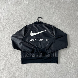 L 나이키 여성 러닝 경량 바람막이 자켓 이미지