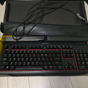 커세어 K68 게이밍 키보드 팝니다 이미지