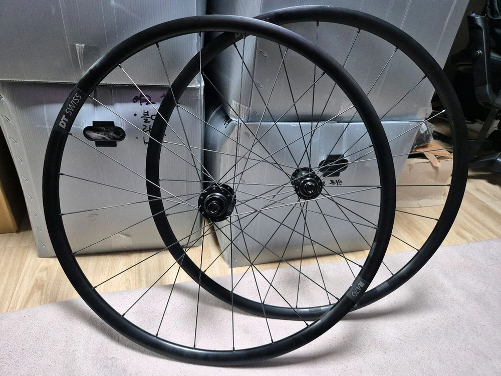 DT 스위스 R470 휠셋(신품) - 안심되는 중고거래