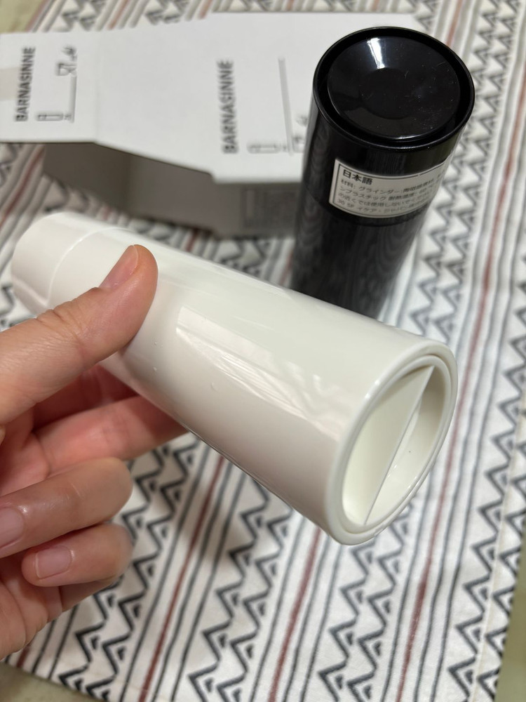 이케아 바르나시네 향신료 분쇄기 블랙/화이트 이미지