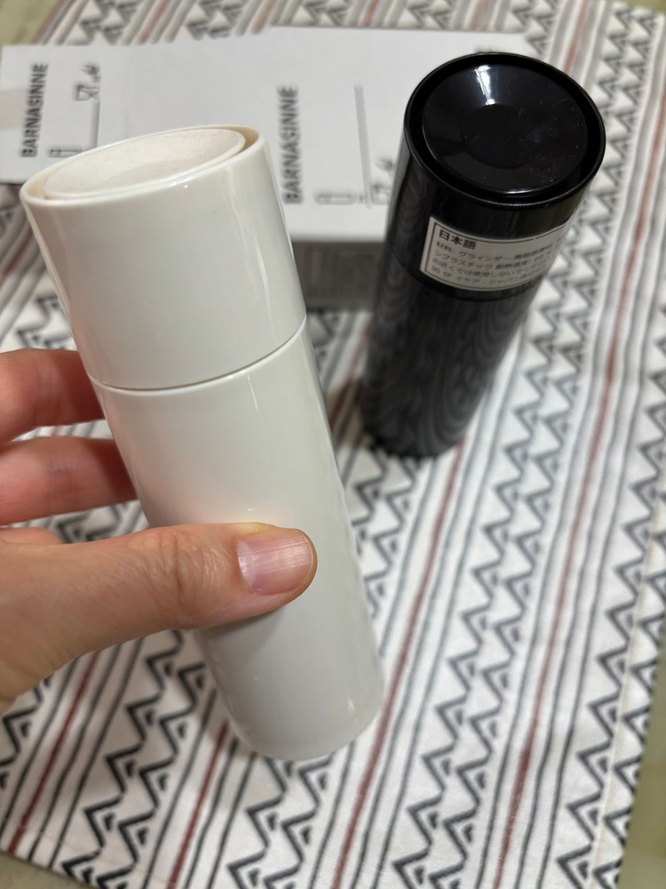 이케아 바르나시네 향신료 분쇄기 블랙/화이트 이미지