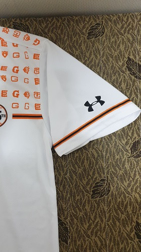 언더아머 요미우리 자이언츠 85주년 유니폼 이미지