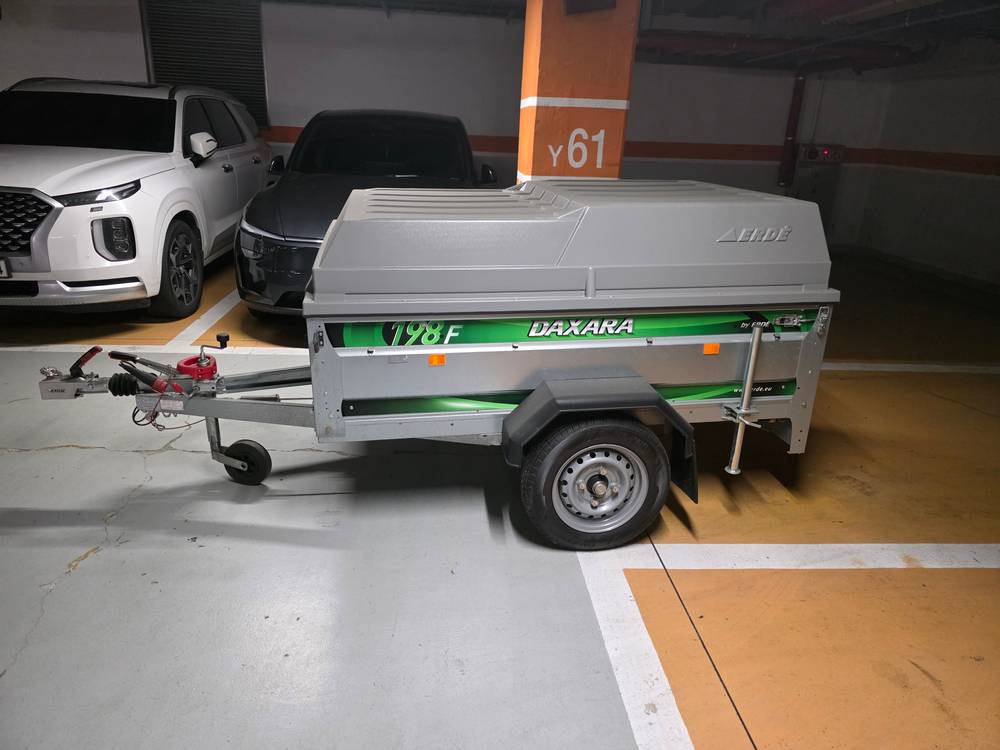 캠핑 트레일러 이미지