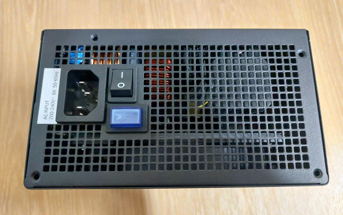 750W 골드 풀모듈러 파워서플라이 이미지