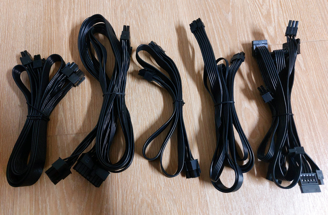 750W 골드 풀모듈러 파워서플라이 이미지