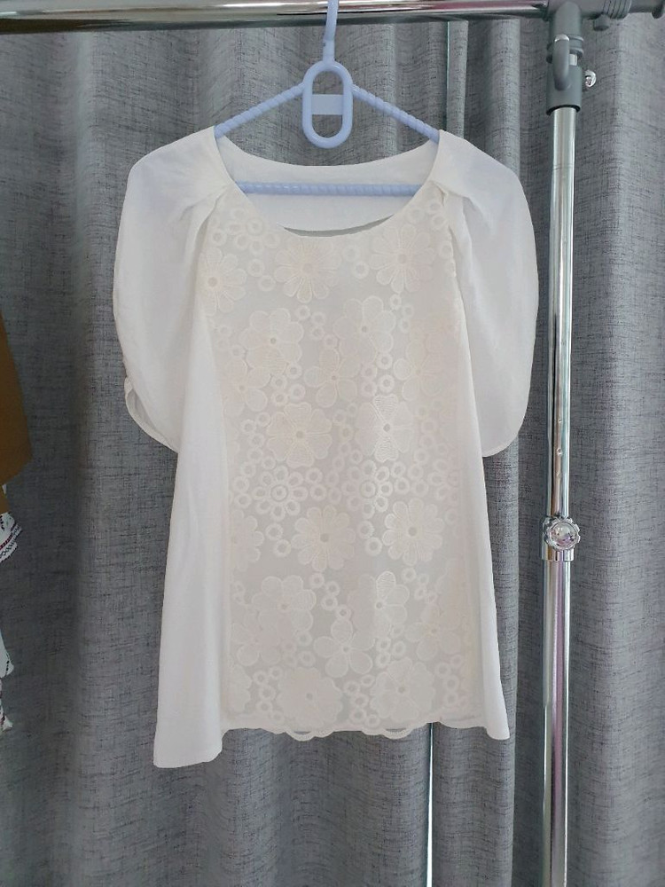 (상태좋음)레이스 자수 블라우스 55~66 이미지