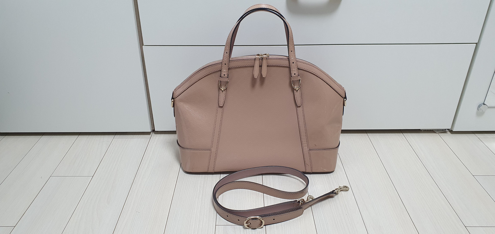 구찌 마이크로구찌시마 페이턴트 니스 돔 사첼 백 판매 이미지