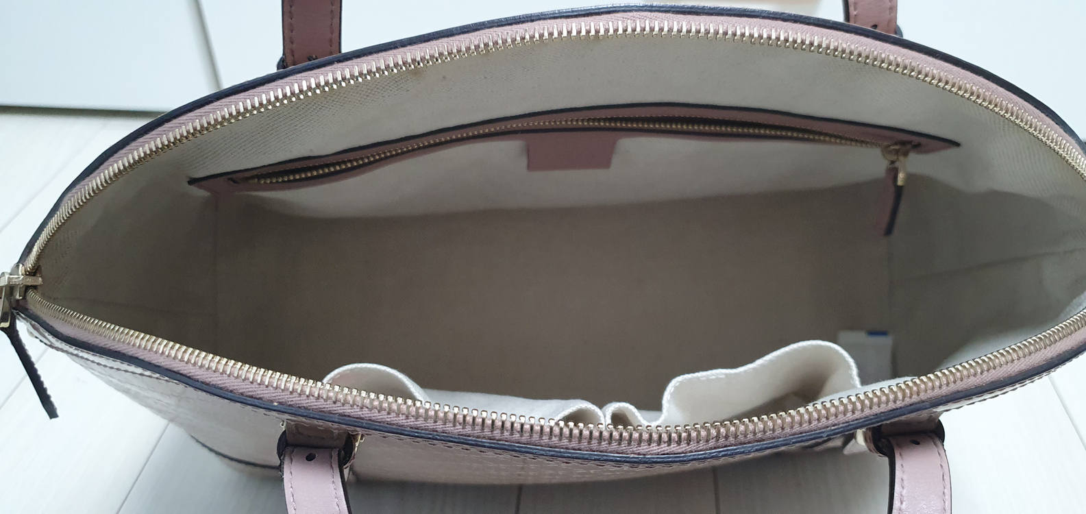 구찌 마이크로구찌시마 페이턴트 니스 돔 사첼 백 판매 이미지