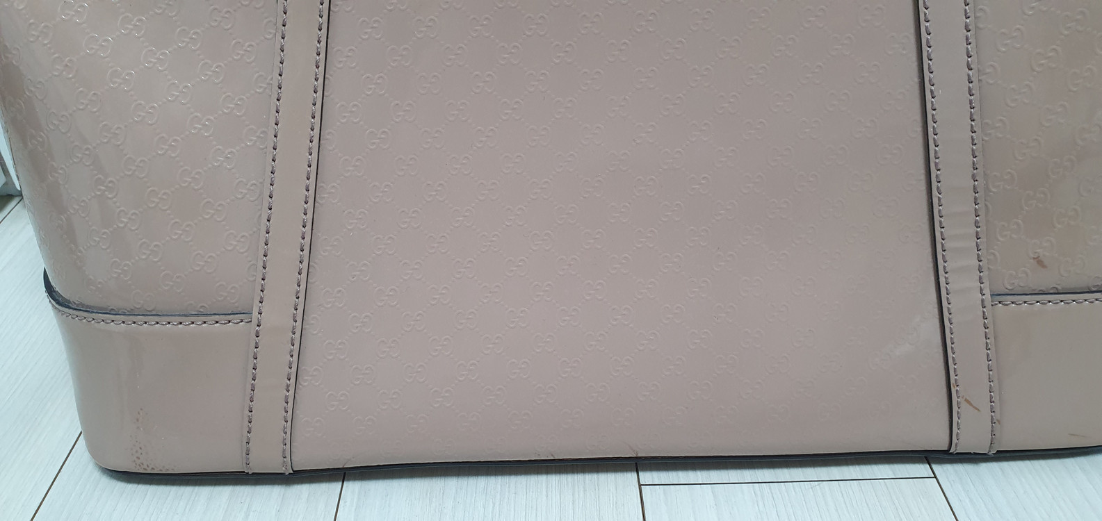 구찌 마이크로구찌시마 페이턴트 니스 돔 사첼 백 판매 이미지