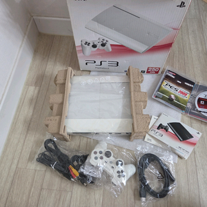 중고 Sony PS3 플스3(4005B 250GB 화이트) BOX 세트입니다. 이미지