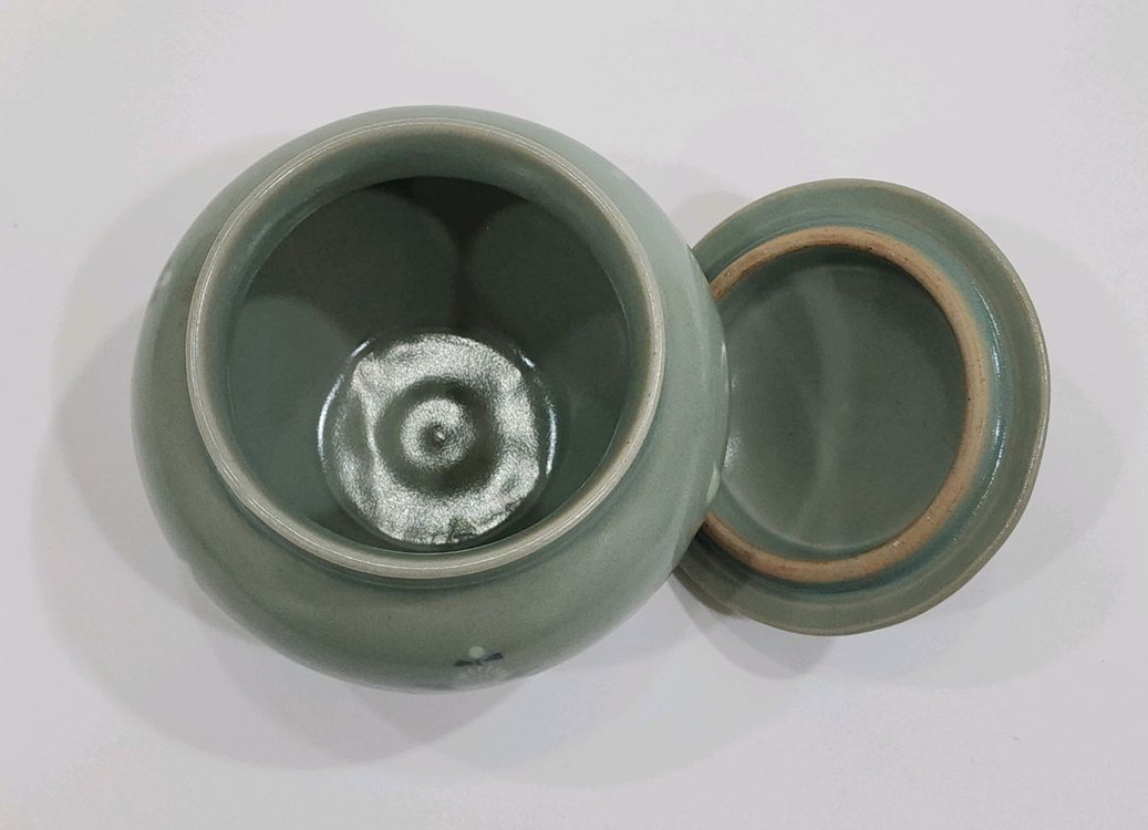 강진 상감청자 차합 이미지