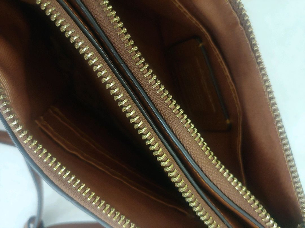 코치 크로스백 이미지