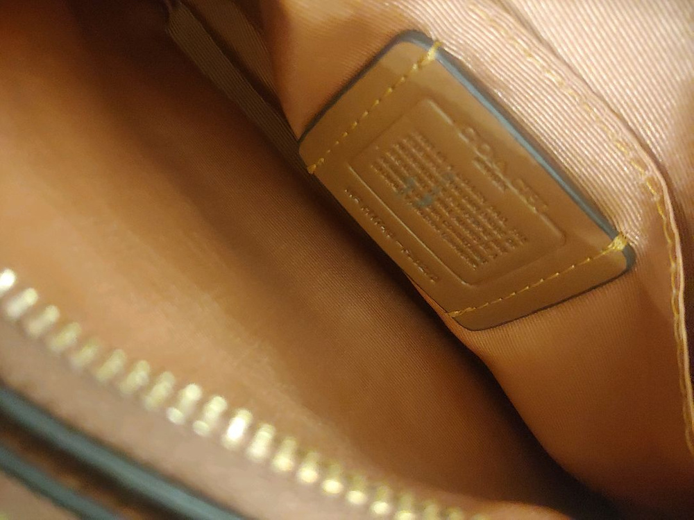 코치 크로스백 이미지