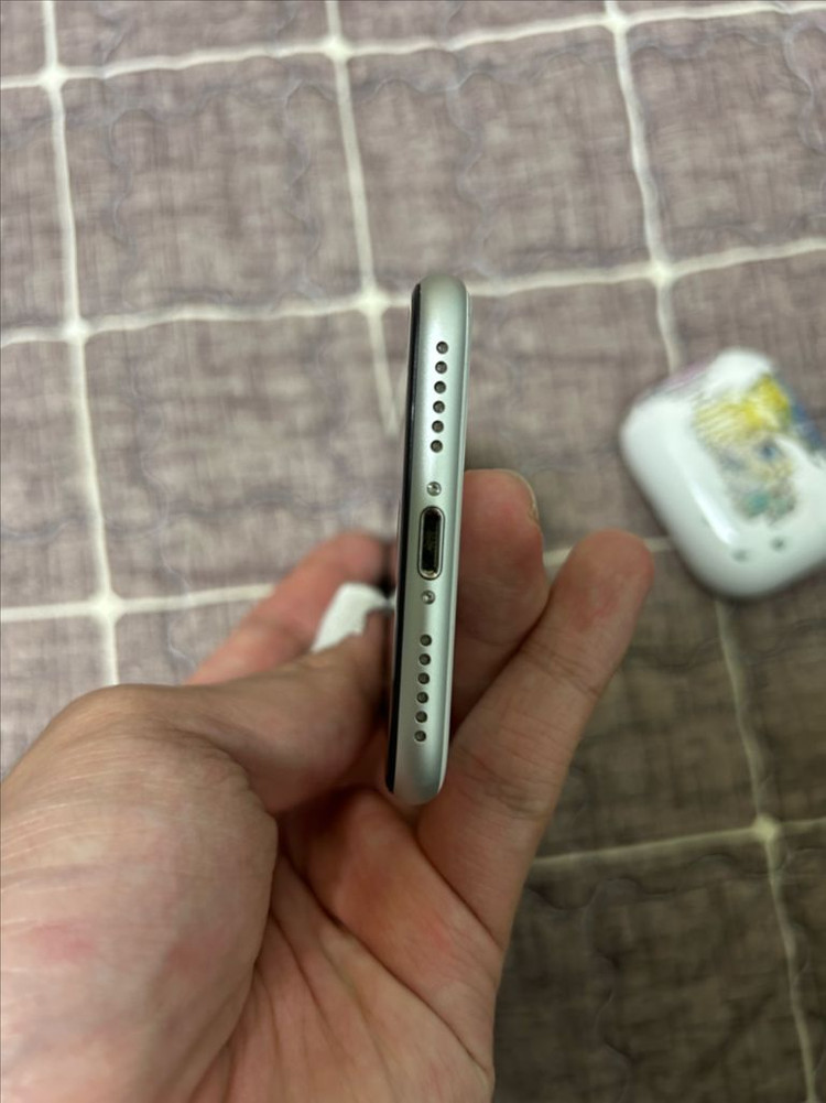 아이폰se2 64 이미지