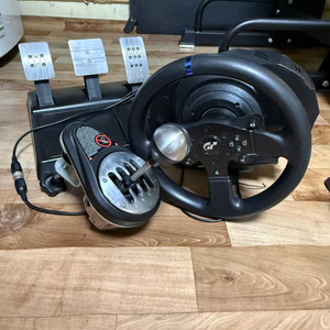 트러스트마스터 t300rs gt + th8a 쉬프터 이미지