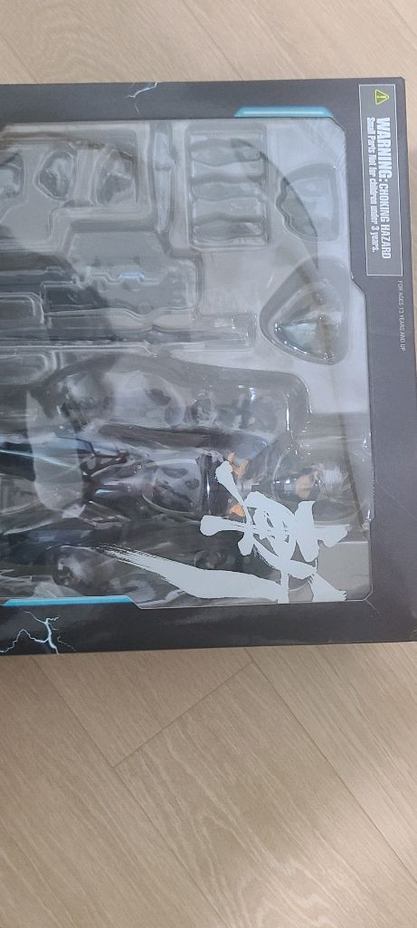 플레이아츠 카이 메탈기어라이징 라이덴(박스+풀파츠) 이미지