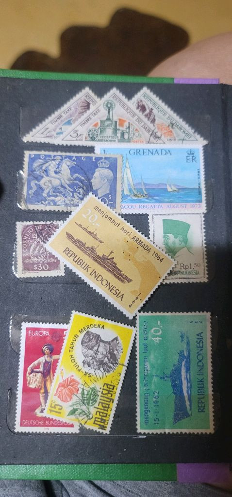 Stock Book 우표 앨범희귀 세계 빈티지 우표 앨범 (70여 장)내용:오래된 우표 앨범 한 권 정리합니다.우표 이미지