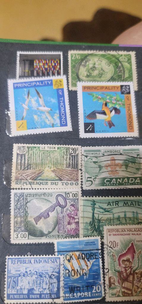 Stock Book 우표 앨범희귀 세계 빈티지 우표 앨범 (70여 장)내용:오래된 우표 앨범 한 권 정리합니다.우표 이미지