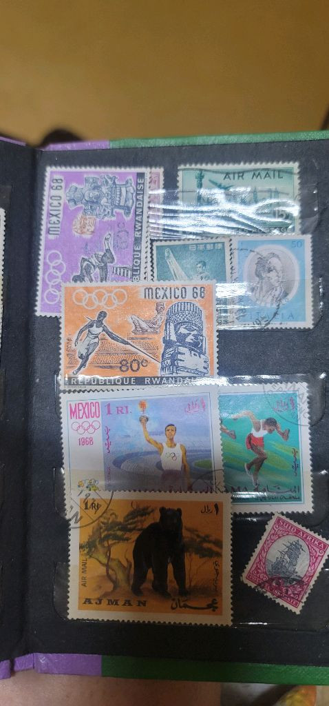 Stock Book 우표 앨범희귀 세계 빈티지 우표 앨범 (70여 장)내용:오래된 우표 앨범 한 권 정리합니다.우표 이미지