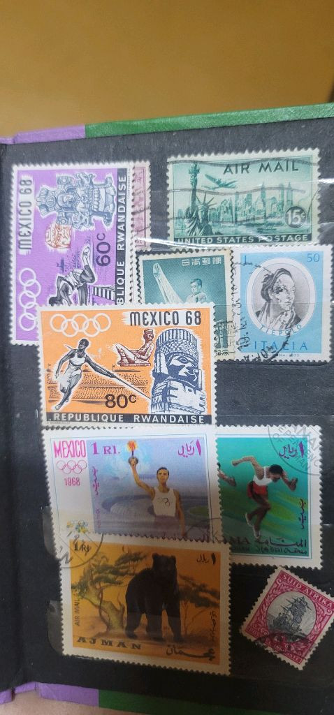 Stock Book 우표 앨범희귀 세계 빈티지 우표 앨범 (70여 장)내용:오래된 우표 앨범 한 권 정리합니다.우표 이미지