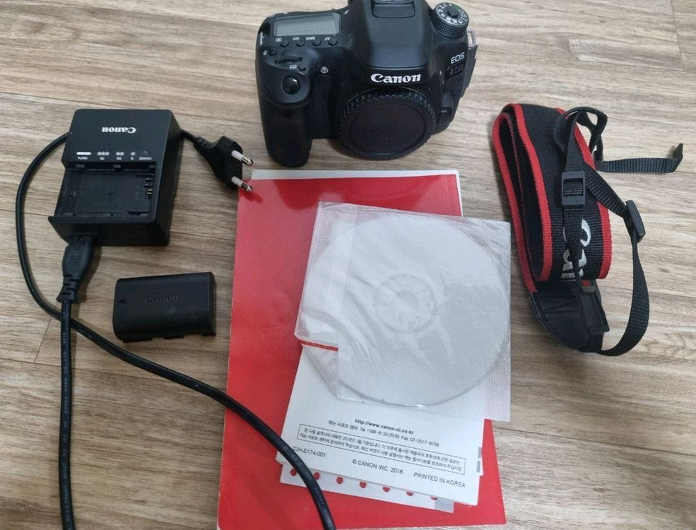 [개봉 제품] 캐논 EOS 80D + EF-S 18-55mm F3.5-5.6 IS STM 표준 줌렌즈 + 추가 구성 이미지