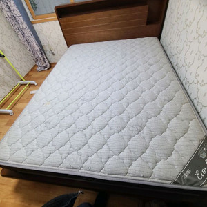 금성침대 프레임 및 매트리스 퀸사이즈 이미지