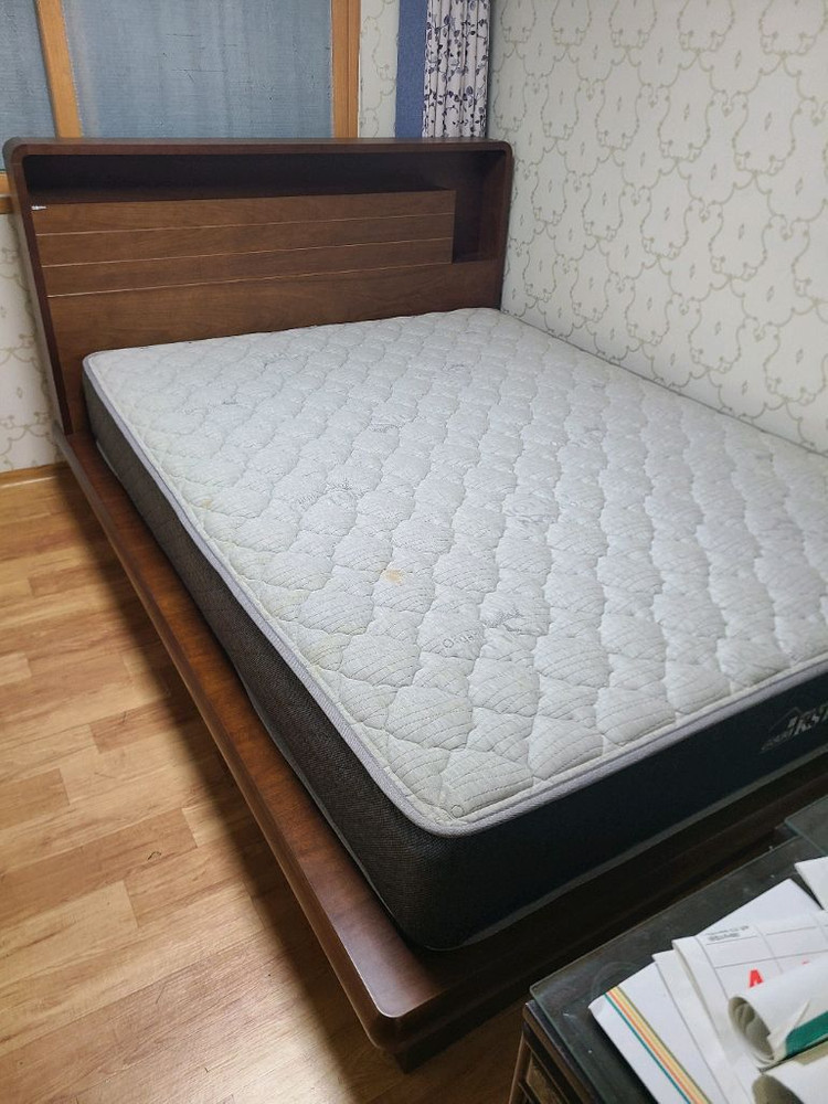 금성침대 프레임 및 매트리스 퀸사이즈 이미지