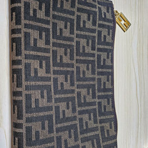 펜디 FF로고 클러치 이미지