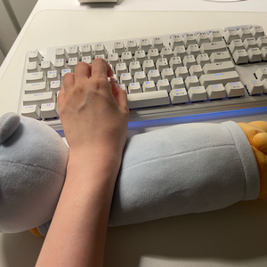 카카오프렌즈 라이언 키보드 손목받침대 인형 이미지