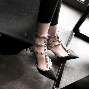 발렌티노 락스터드 스트랩힐(블랙,6.5cm)235 이미지