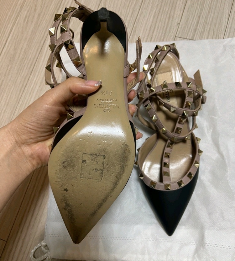 발렌티노 락스터드 스트랩힐(블랙,6.5cm)235 이미지