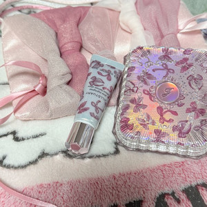 질스튜어트뷰티 홀리데이 리본 파우치, 팔레트, 하이라이터 일괄 이미지