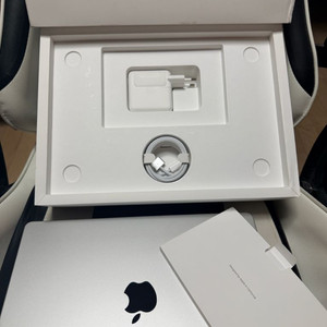 맥북 프로 14 m5 24 / 512 실버 애캐플 이미지