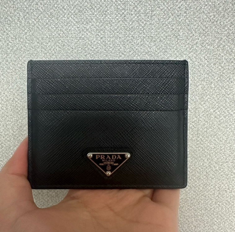 프라다 사피아노 레더 카드지갑 이미지