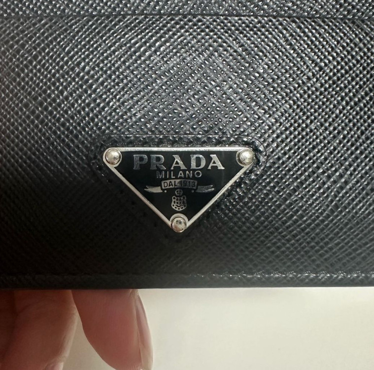 프라다 사피아노 레더 카드지갑 이미지