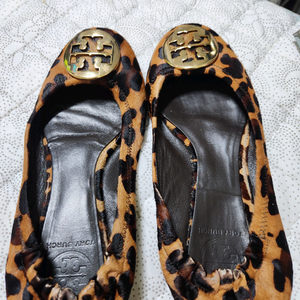 레오파드 패턴 플랫슈즈 토리버치 이미지