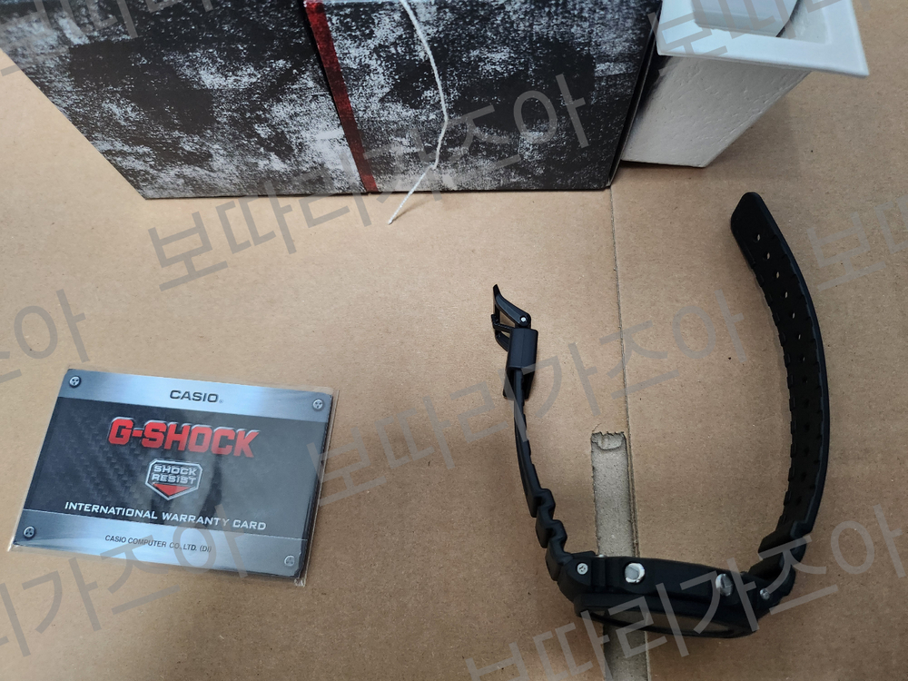 지샥 로얄오크 블루투스 GA-B2100-1A1DR 이미지